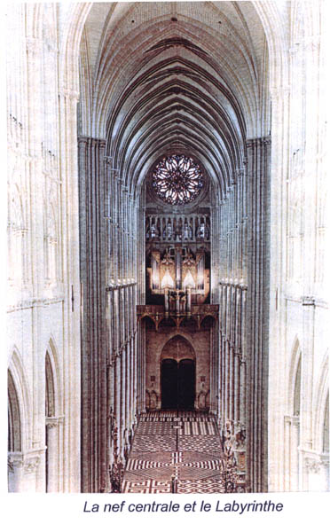 La nef centrale et le labyrinthe
