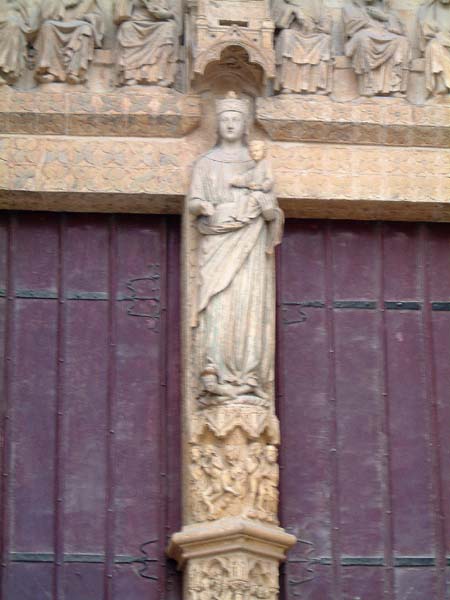 Le porche de la Mère Dieu