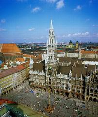 Marienplatz et l’hôtel de ville, à Munich  - cliquez pour agrandir