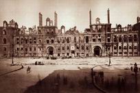 ruines de l’ancien Hôtel de Ville de Paris incendié en mai 1871 - cliquez pour agrandir