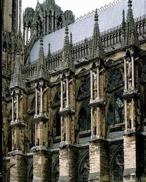 Pinacles et contreforts de la cathédrale de Reims,  -  cliquez pour agrandir
