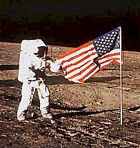  < Apollo 11 ou le triomphe de l'Amérique >