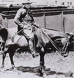  < Churchill lieutenant en Afrique du Sud (1899) >