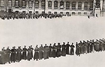  Dimanche rouge à Saint Pétersbourg, photographie d'époque