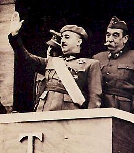 Le caudillo Franco au défilé de la victoire
