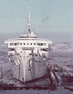  < Le Wilhelm Gustloff à quai à Gotenhafen >