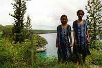  < Fillettes kanaks de l'île de Lifou en robe "missionnaire" >