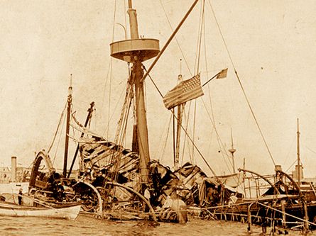  < Le croiseur  Maine après l'explosion >