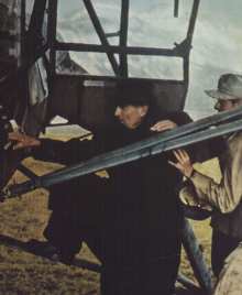  < Mussolini s'enfuit avec l'aide du SS Skorzeny >