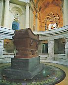  Sarcophage de Napoléon 1er (crypte de la chapelle royale des Invalides)
