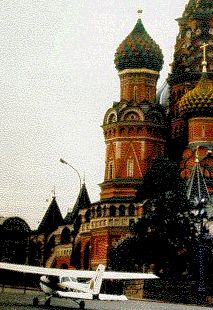  < Le 28 mai 1987, Matthias Rust (19 ans) atterrit sur la Place Rouge à bord d'un Cessna >