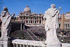 La colonnade du Bernin  et la basilique Saint-Pierre de Rome