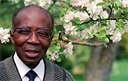 Léopold Senghor dans sa propriété normande