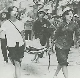  < Défense civile à Hanoi pendant les bombardements >