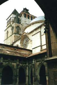 façade et coupole vue du cloître