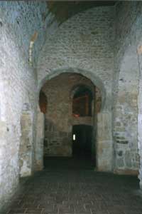 arc outrepassé ouvrant sur le transept et démabulatoire