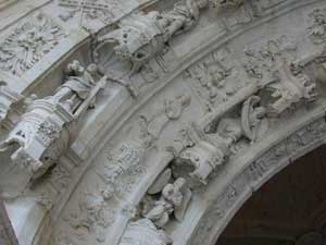  détail de l'entrée de la salle capitulaire