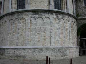 base de l'abside ouest