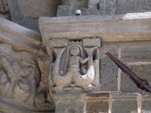 chapiteau du porche du for