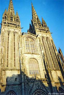 Quembere_cathedrale-red.jpg